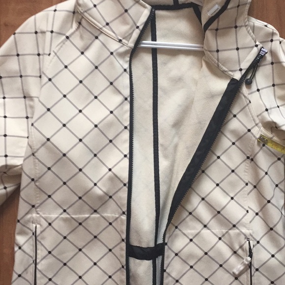 Lululemon rain jacket - Picture 5 of 5